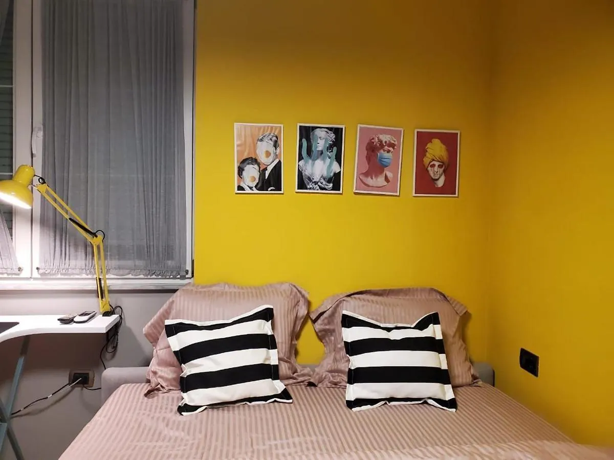 Helga\'S Deluxe 2 location